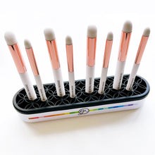 Charger l'image dans la galerie, Catherine Pooler - Detail Blending Brushes - 4 pack. Add fine detail or blend multiple colors with ease when stenciling with the Detail Blending Brush Set. These sets include 4 synthetic, soft-bristle blending brushes in two sizes. Available at Embellish Away located in Bowmanville Ontario Canada.