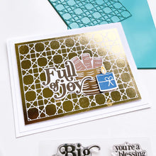 Charger l'image dans la galerie, Catherine Pooler - Hot Foil Plate - Rattan. Add a gorgeous foiled pattern to your next card with the Rattan Hot Foil Plate! This woven cane pattern adds fine detail and can be cut and added to your card for a perfect background focal point. Available at Embellish Away located in Bowmanville Ontario Canada. Example by brand ambassador.