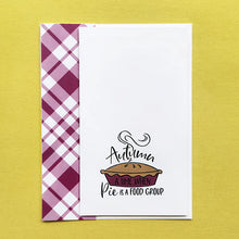 Cargar imagen en el visor de la galería, Catherine Pooler - Patterned Paper - Fall Plaid. We put together the Fall Plaid Patterned Paper pack for those occasions! This fall color combo was specially chosen to give that traditional feel of the changing leaves in the season! Available at Embellish Away located in Bowmanville Ontario Canada. Example by Catherine
Pooler Designs.