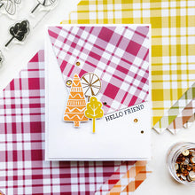 Cargar imagen en el visor de la galería, Catherine Pooler - Patterned Paper - Fall Plaid. We put together the Fall Plaid Patterned Paper pack for those occasions! This fall color combo was specially chosen to give that traditional feel of the changing leaves in the season! Available at Embellish Away located in Bowmanville Ontario Canada. Example by Catherine
Pooler Designs.