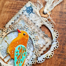 Charger l'image dans la galerie, Elizabeth Craft - Metal Die - Small Doilies. These dies are compatible with leading die cutting machines (sold separately). These dies are designed to cut through paper, cardstock, and other thin materials. Available at Embellish Away located in Bowmanville Ontario Canada. Example by brand ambassador.