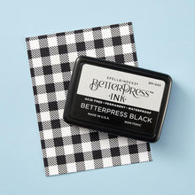 गैलरी व्यूवर में इमेज लोड करें, Spellbinders - BetterPress Ink Pad - Full Size - Black. BetterPress Black Standard Ink Pad is specially formulated Ranger Archival Ink made for the BetterPress Letterpress System. Available at Embellish Away located in Bowmanville Ontario Canada.
