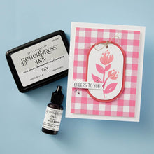 Cargar imagen en el visor de la galería, Spellbinders - BetterPress Ink Pad - Full Size - Blank. BetterPress DIY Ink Pad is a standard size DRY ink pad. It can be inked with the BetterPress Reinker to create a larger size ink pad to make multiple cards, or custom blend your own color. Available at Embellish Away located in Bowmanville Ontario Canada. Example by brand ambassador.