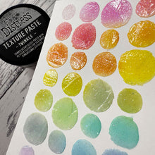 將圖片載入圖庫檢視器 Tim Holtz - Distress Texture Paste - 3oz - Twinkle. Add texture and sparkle to Winter Holiday creations. At Embellish Away in Bowmanville Ontario Canada.