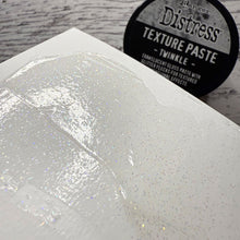 將圖片載入圖庫檢視器 Tim Holtz - Distress Texture Paste - 3oz - Twinkle. Add texture and sparkle to Winter Holiday creations. At Embellish Away in Bowmanville Ontario Canada.