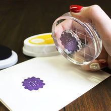 Charger l'image dans la galerie, Catherine Pooler - Acrylic Grid Stamping Block - 2-3/4" Round. 2.75" clear acrylic grid. Available at Embellish Away located in Bowmanville Ontario Canada.
