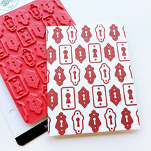 Charger l'image dans la galerie, Catherine Pooler - Background Stamp - Lots of Locks. Create a vintage lock background with the Lots of Locks Background Stamp! This repeating pattern will make a great layer for your card inked up in a variety of colors. Available at Embellish Away located in Bowmanville Ontario Canada.
