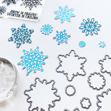 Cargar imagen en el visor de la galería, Catherine Pooler - Stamp &amp; Dies - Scrolling Snowflakes. Available at Embellish Away located in Bowmanville Ontario Canada. Example by Catherine Pooler Designs ambassador.
