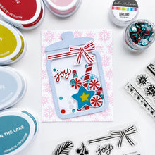 Charger l'image dans la galerie, Catherine Pooler - Stamp &amp; Die Set - Jar Full of Joy. Fill your holiday cookie jar with joy! Use the Jar Full of Joy Stamp Set and Coordinating Dies to create your own holiday decor cards! Fill the jar or turn it into a shaker card. Available at Embellish Away located in Bowmanville Ontario Canada. Example by brand ambassador.
