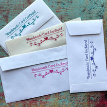 將圖片載入圖庫檢視器 Gina K. Designs - Stamp &amp; Die Set - Handmade Holidays. Handmade Holidays is a stamp &amp; die set by Gina K Designs. This set is made of premium clear photopolymer and measures 6" X 8". Made in the USA. Available at Embellish Away located in Bowmanville Ontario Canada. Example by brand ambassador.
