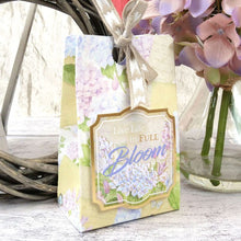 Charger l'image dans la galerie, Hunkydory - A4 Deluxe Craft Pads - Forever Florals Hydrangea. Each Pad comes with 4 different topper sets which each include their own foiled and die-cut topper sheet, foiled cardstock, printed cardstock and 2 matching inserts. Available at Embellish Away located in Bowmanville Ontario Canada.
