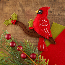 गैलरी व्यूवर में इमेज लोड करें, Spellbinders - Die - Felt Winter Cardinal. Includes 9 cutting dies. Available at Embellish Away in Bowmanville Ontario Canada. Example by brand ambassador.
