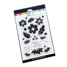 Charger l'image dans la galerie, Catherine Pooler - Stamp &amp; Die Set - Sweet Blooms Floral. Available at Embellish Away located in Bowmanville Ontario Canada.
