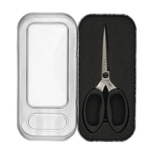 Charger l'image dans la galerie, Tim Holtz - Haberdashery Scissors - 6". TONIC STUDIOS-Tim Holtz Haberdashery Scissors. Introducing the latest addition to the Tim Holtz and Tonic Studios Collection! Available at Embellish away located in Bowmanville Ontario Canada.
