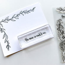 Charger l'image dans la galerie, Catherine Pooler - Stamp and Die Set - Corner Swag Floral. Add a beautiful flourish to your card with the Corner Swag Floral Stamp &amp; Die Set. This set has two main corner stamps you can use alone or together to create a beautiful floral frame or swag. Available at Embellish Away located in Bowmanville Ontario Canada.
