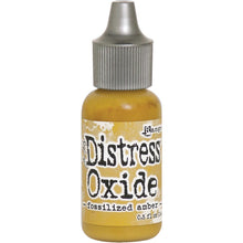 Charger l'image dans la galerie, Tim Holtz-Ranger Distress Oxides Reinkers. This water-reactive dye and pigment ink fusion creates an oxidized effect when sprayed with water. Use to re-ink Distress Oxide Ink Pads (sold separately). Available at Embellish Away located in Bowmanville Ontario Canada. Fossilized Amber
