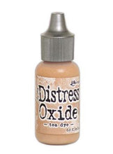 Charger l'image dans la galerie, Tim Holtz-Ranger Distress Oxides Reinkers. This water-reactive dye and pigment ink fusion creates an oxidized effect when sprayed with water. Use to re-ink Distress Oxide Ink Pads (sold separately). Available at Embellish Away located in Bowmanville Ontario Canada. Tea Dye
